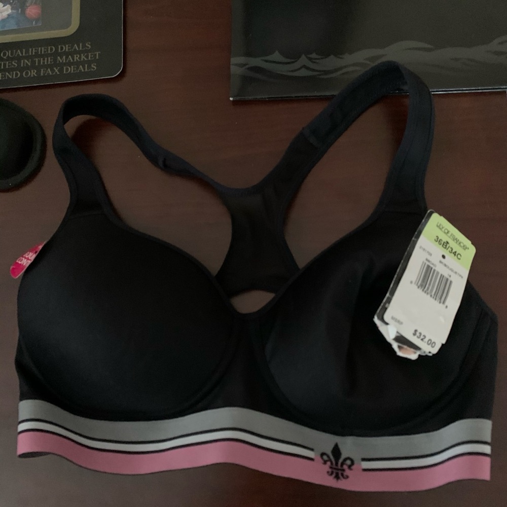 Lily of France sports bra size 36b